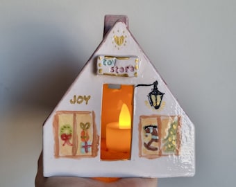 Portacandele natalizio in ceramica fatto a mano: decorazione rustica da villaggio italiano