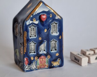 Décoration de maison miniature en céramique, maison en céramique faite main avec or 14 carats, maison en céramique avec coeur, calendrier de maison en céramique, décoration de maison faite main