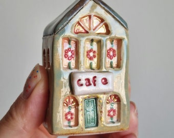 クリスマス 陶器製ミニチュア村 手作りの陶器製クリスマスハウス：ミニチュア村のコテージ - Etsy 日本
