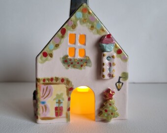 Portacandele natalizio in ceramica fatto a mano: decorazione rustica da villaggio italiano