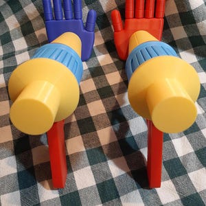 Pistolas de mano para cosplay: juguete rojo y azul