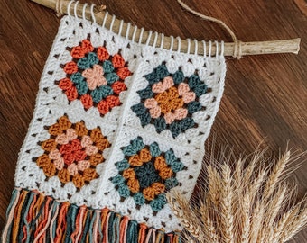 CROCHET PATTERN ⨯ Simple Squares Wall Hanging by Fiction + Fibers, Beginner Crochet Digital Pattern