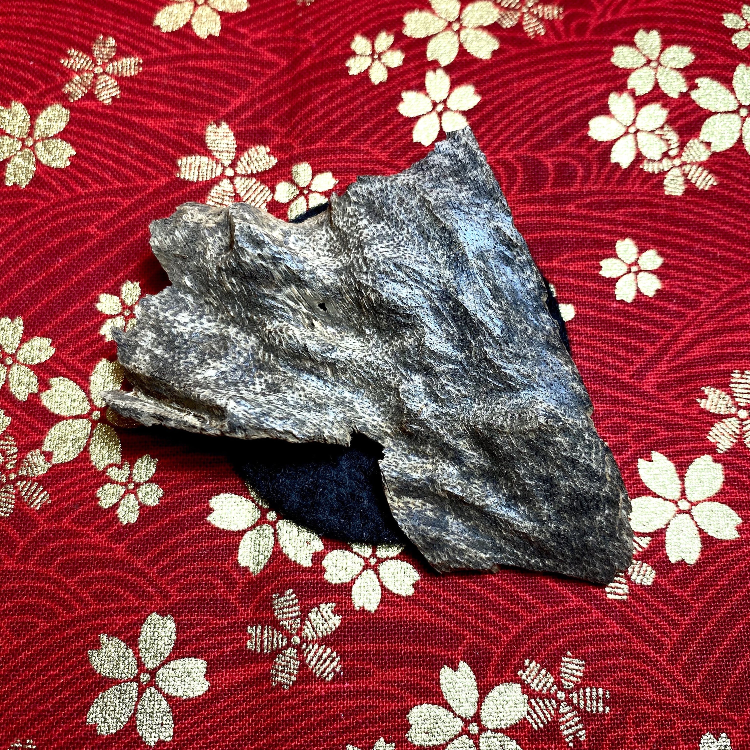 Pieza de madera de agar silvestre / China Hainan / 3.4 gramos