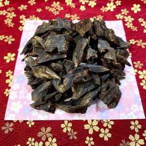 Green Kyara Chips | 緑伽羅 | Sinking Grade | 100% Naturally Cultivated | Kynam Kinam Agarwood | China Maoming | 150 Grams