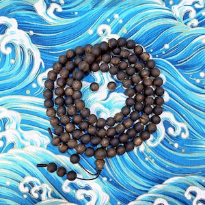 De zwarte parel | Zwarte kyara 8 mm mala | Zinkende kwaliteit | Natuurlijk geteeld | Kynam Kinam-agarhout | China Maoming | 39 gram