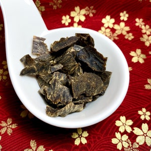 Green Kyara Chips | Sinking Grade | 100% Naturally Cultivated | Kynam Kinam Agarwood | China Hainan | 10 Grams Pack