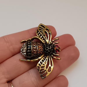 アクセサリー Christian Dior D Logo Bee Gold Brooch Christian Dior D Logo Bee Gold Brooch