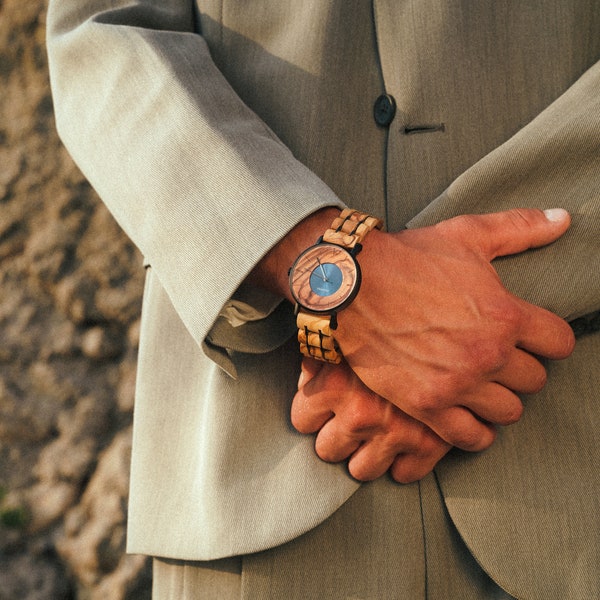 Olevio - Trendy quartz watch in Italian olive wood with Japanese movement