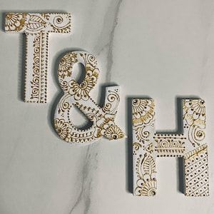 Letras de madera en miniatura diseñadas con henna / pintadas a mano / decoración / decoración de madera / mehndi / letras de henna
