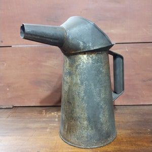 Antique Savory 2 QT oil can