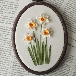 Daffodil Embroidery Hoop Art - Narcissus Flower Embroidery Wall Decor - 3D Floral Hand Embroidery