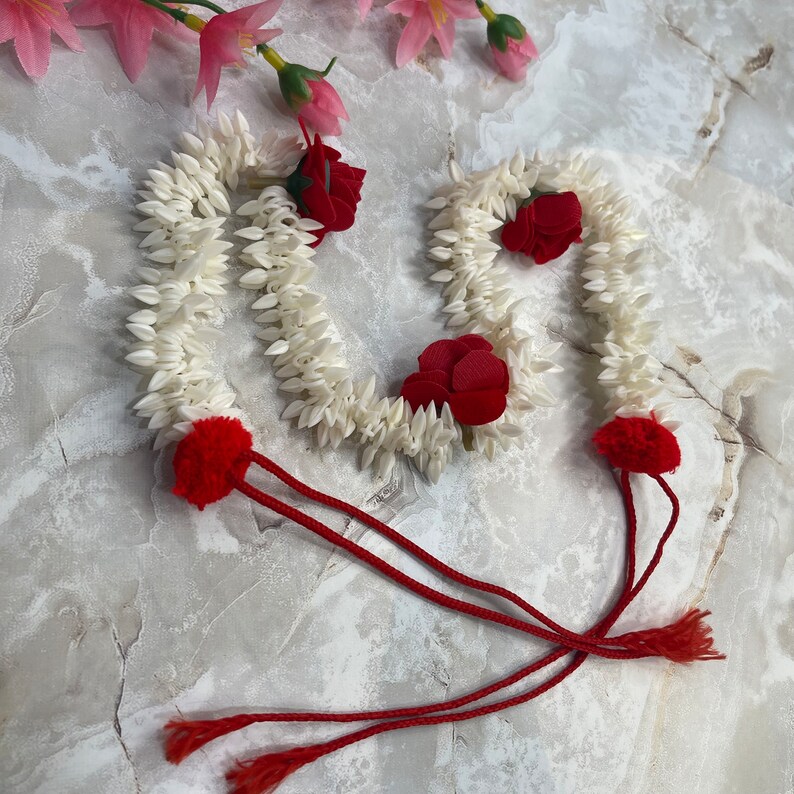 Jasmine Gajra Hair Bun String: Indian Flowers, Set of 2 - Etsy