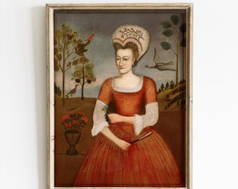 Puede incluir: Un cuadro enmarcado que representa a una persona con un vestido color óxido, mangas blancas con volantes y un tocado blanco alto y adornado. La figura sostiene una pequeña flor azul y un abanico. El fondo muestra árboles, aves y un florero.