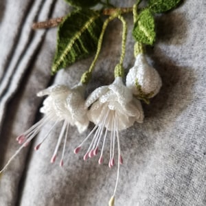 Crochet Pattern - white FUCHSIA mini bouquet brooch - Level 7