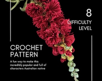 Può includere: Schema a uncinetto per un fiore di callistemon, una pianta nativa australiana popolare. Lo schema è classificato come un livello di difficoltà di 8. L'immagine mostra un primo piano del fiore a uncinetto finito, che è rosso e verde.