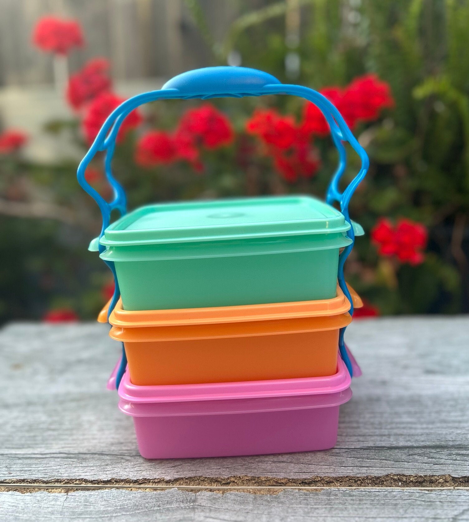 Tupperware Square-Away Stackable Picnic pack~ Square Away w/ Carry Handle