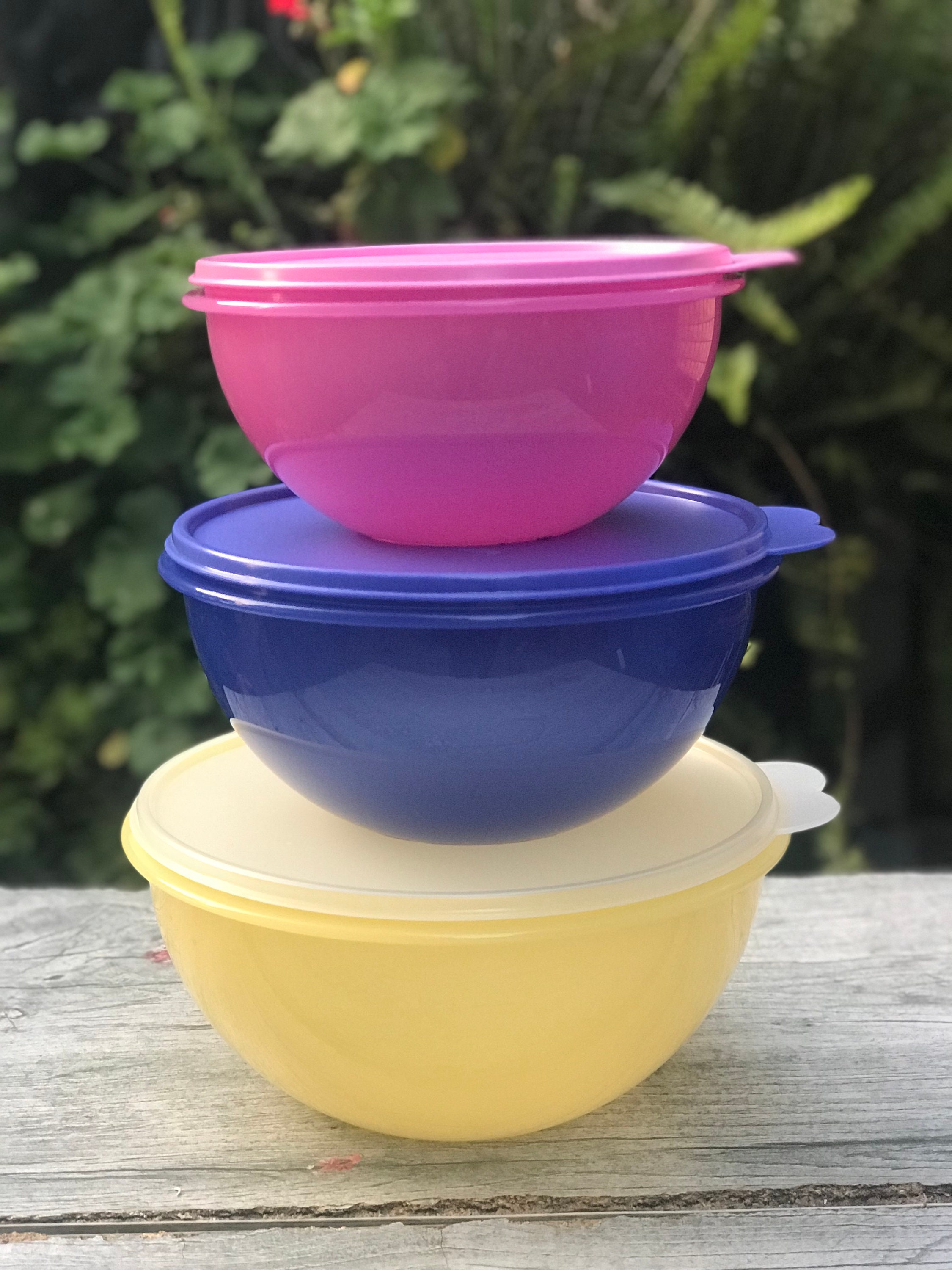 Tupperware Wondolier Bowls Set of 3 capacity: 12, 8, 6 cups