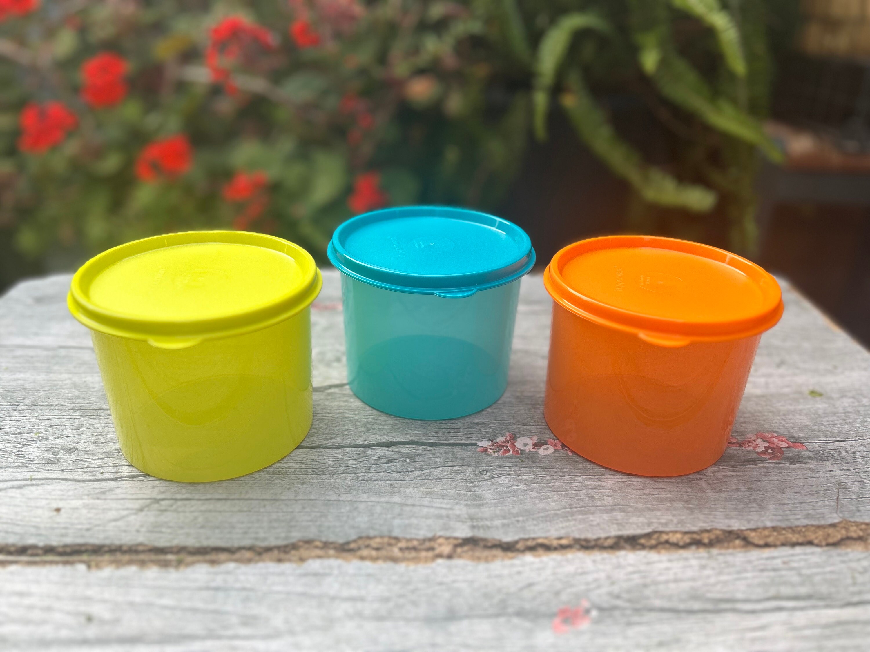 Harvest Yellow Nesting Tupperware Canister Set, With Stickers, 805, 807,  809, 811, SOME STAINING, Kitchen, Storage 