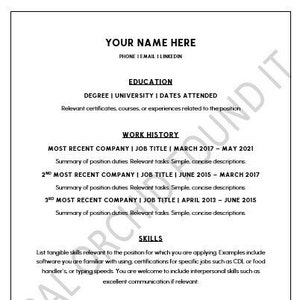 Puede incluir: Una plantilla de currículum en blanco y negro con el encabezado "Your Name Here". La plantilla incluye secciones para educación, historial laboral, habilidades e idiomas.