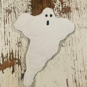 Upcycled Padded Ghost Appliqué Patch | Halloween Cottagecore Sewing Craft