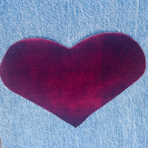 レッドベルベットハートアップリケ - アップサイクル生地パッチ、2枚セット