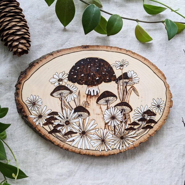 Pyrographie des champignons et marguerites