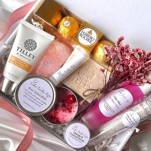 Friendship Self Care Gift | Pamper Self Care Christmas Gift Box | Bath & Beauty Spa Relaxation Gifts for Her | Self Care