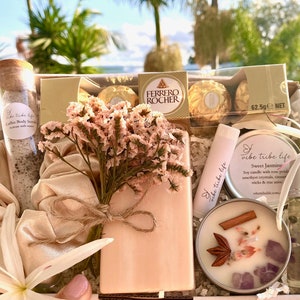 MODERN WOMAN Self Care Gift | Pamper Self Care Christmas Gift Box | Bath & Beauty Spa Relaxation Gifts for Her | Self Care