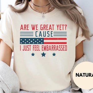 Sommes-nous géniaux pour le moment T-shirt Sweat graphique politique drôle T-shirt sarcastique drapeau des États-Unis Déclaration anti-propagande Tenue de protestation du 4 juillet