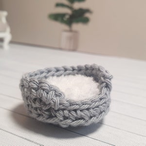 Miniature Crochet Cat Bed, cat couch. 18th scale