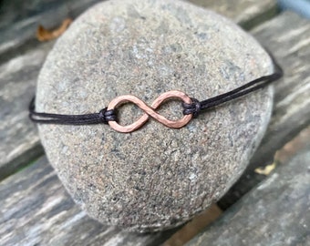 Bracciale con simbolo dell'infinito, martellato in rame o argento. Bracciale dell'amicizia. Bracciale madre-figlia.