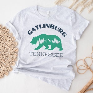 Gatlinburg Tennessee Shirt, Great Smoky Mountains, Gatlinburg Gift, Gatlinburg Tennessee Great Smokey Mountains Bear Souvenir T-Shirt
