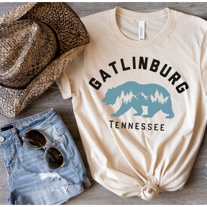 Gatlinburg Tennessee Shirt, Great Smoky Mountains, Gatlinburg Gift, Gatlinburg Tennessee, Pigeon Forge Tennessee, Bear Souvenir T-Shirt