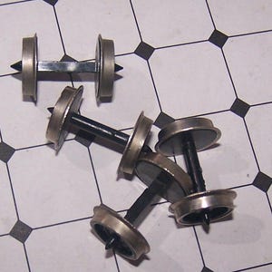 Model Railway, Wheels, OO Gauge Wheels , Quantity 4,  14 mm diameter, Silver