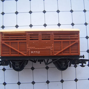 Model Railway, Tri-ang, Cattle Wagon, R122, Brown, OO Gauge, Vintage
