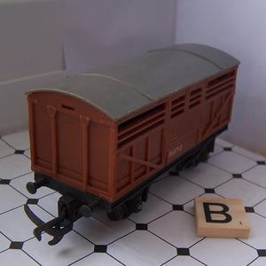 Model Railway, Tri-ang, Cattle Wagon, R122, Brown, OO Gauge, Vintage