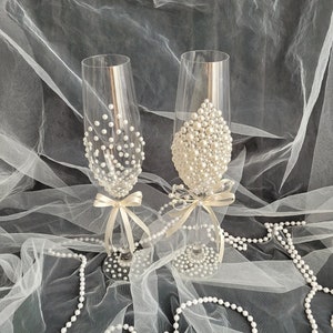 Pearl wedding glasses , Pearl Embellished Champagne Flutes image 2