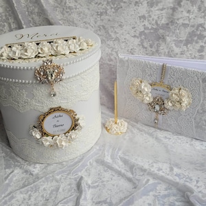 Coffret élégant en or et blanc avec livre d'or personnalisé et stylo