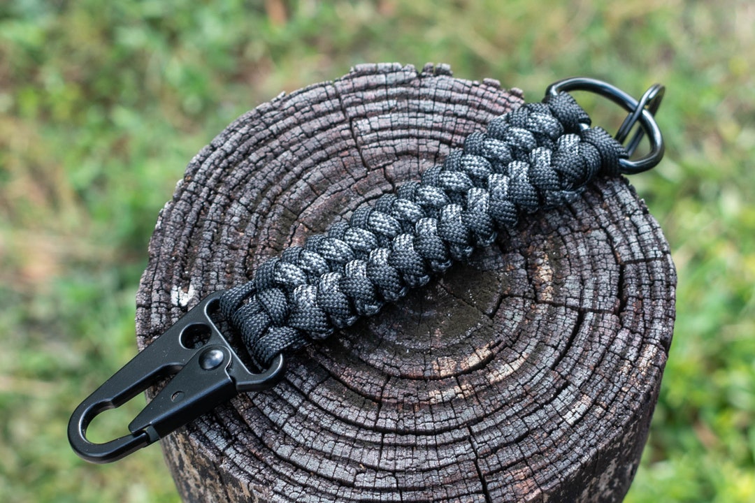 REHTAEL Heavy Duty Paracord Keychain With 2 Carabiner Clip For Keys, Military Lanyard Key Chain, Stroller Clip Hooks For Water Bottle Backpack Men Women, Camping Hiking (2Pcs, 2 X Black