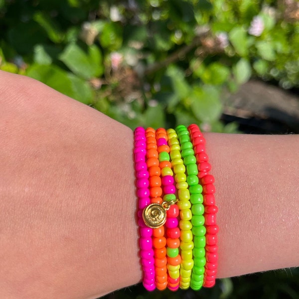 Summer neon festival bracelets set, also for theme parties. Set of 6 bracelets! Stackable bracelets