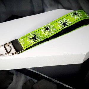 Green spider spooky wristlet keychain, Spider web wristlet keychain, keyfob bracelet| key accessory, Wristband Keychain, spooky accessory