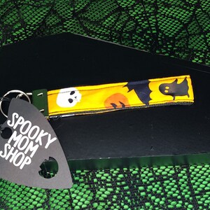 Cute spooky halloween wristlet keyfob keychain with bats ghosts stars jack-o-lantern skulls