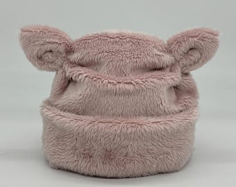 Adorable baby bear hat. Made of super soft bubble fleece and is fully lined.