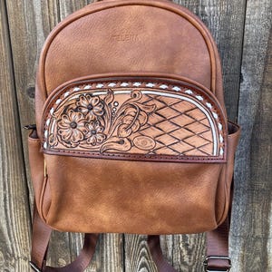 Mochila/cartera con hermosos parches de cuero hechos a mano con herramientas florales y puntada de ciervo blanco