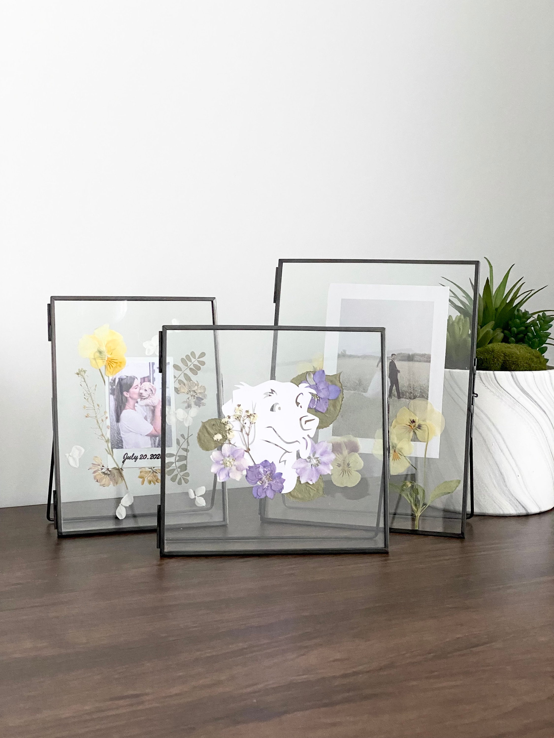 Beedecor Double Glass Frame for Pressed Flowers, Polaroid Photos and Artwork,Gold 4x6 Standing Metal Picture Frames, Home Decor Photo Display, Set