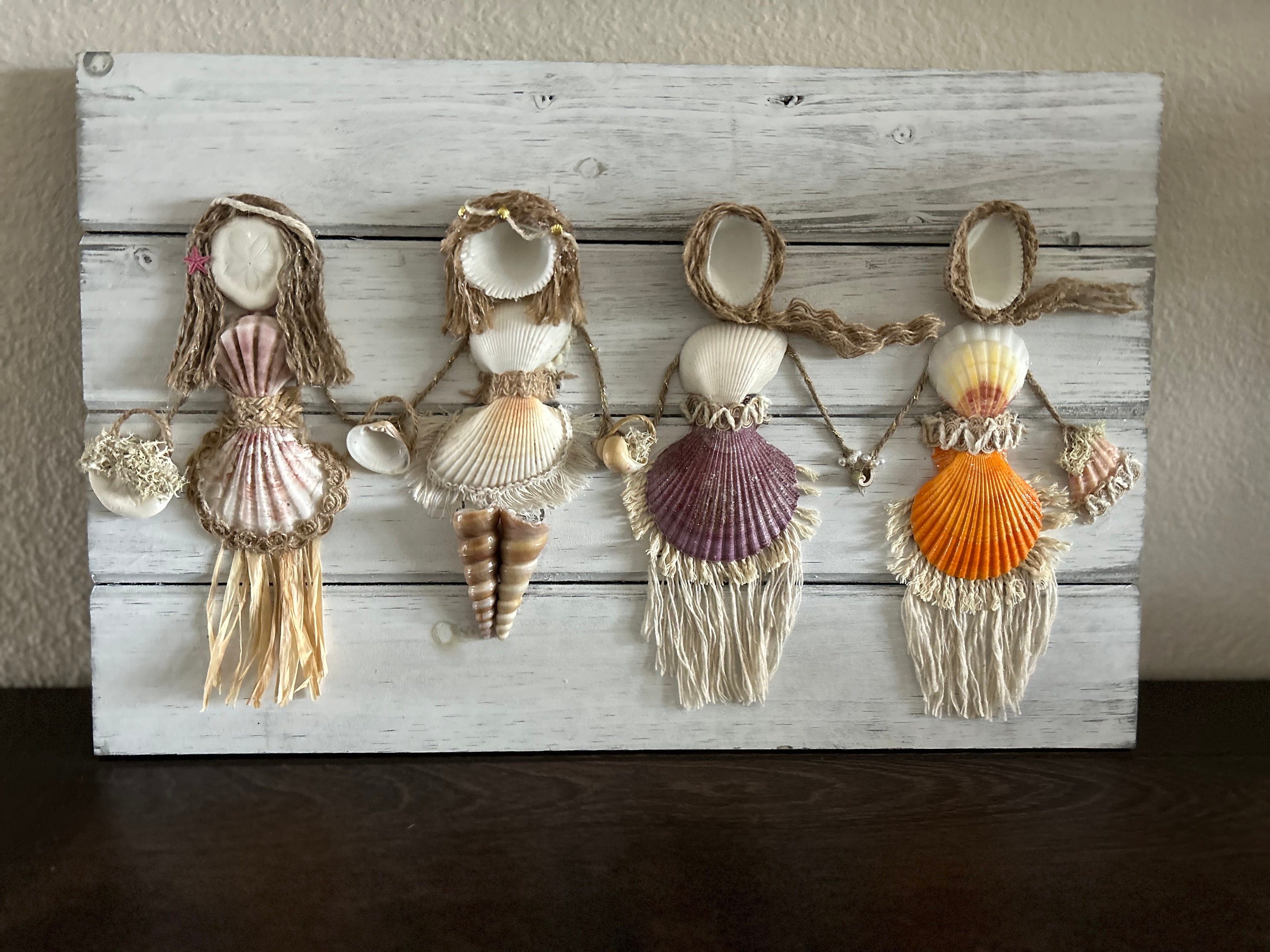 Seashell COASTAL DECOR / SEASHELL Girlfriends (sisters/besties) at the ...
