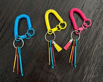 Crochet Hook Bracelet Keychain: Portable Knitting Tool 3-5mm