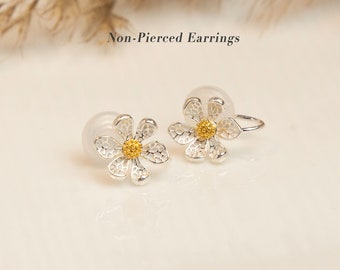 Daisy Stud Clip On Earrings, Silver Flower Textured Floral Studs, Dainty Plant Jewelry, Nature Inspired Floral Plant Earrings, Non Pierced