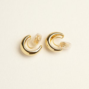 Boucles d'oreilles Huggie clip minimalistes, grosses boucles d'oreilles Huggie en or et argent, créoles simples de tous les jours, boucles d'oreilles hélicoïdales non percées image 8