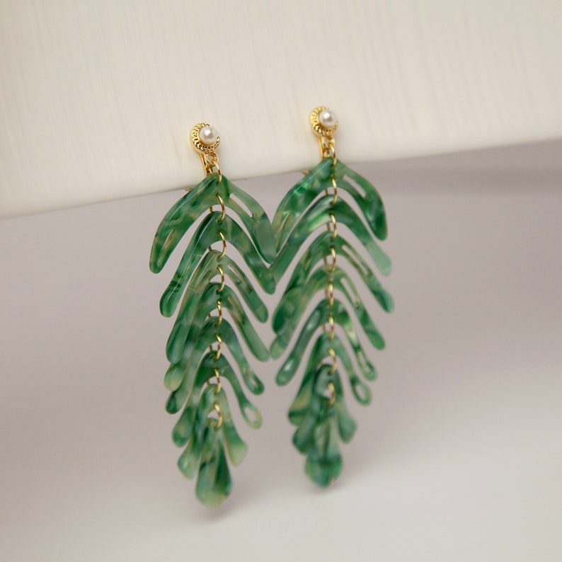 Green Leaf Dangle Drop Clip On Earrings, Large Dangle Plant Clip On Earrings, Non Pierced Drop Earrings Green Chandelier Leaf Earrings zdjęcie 4